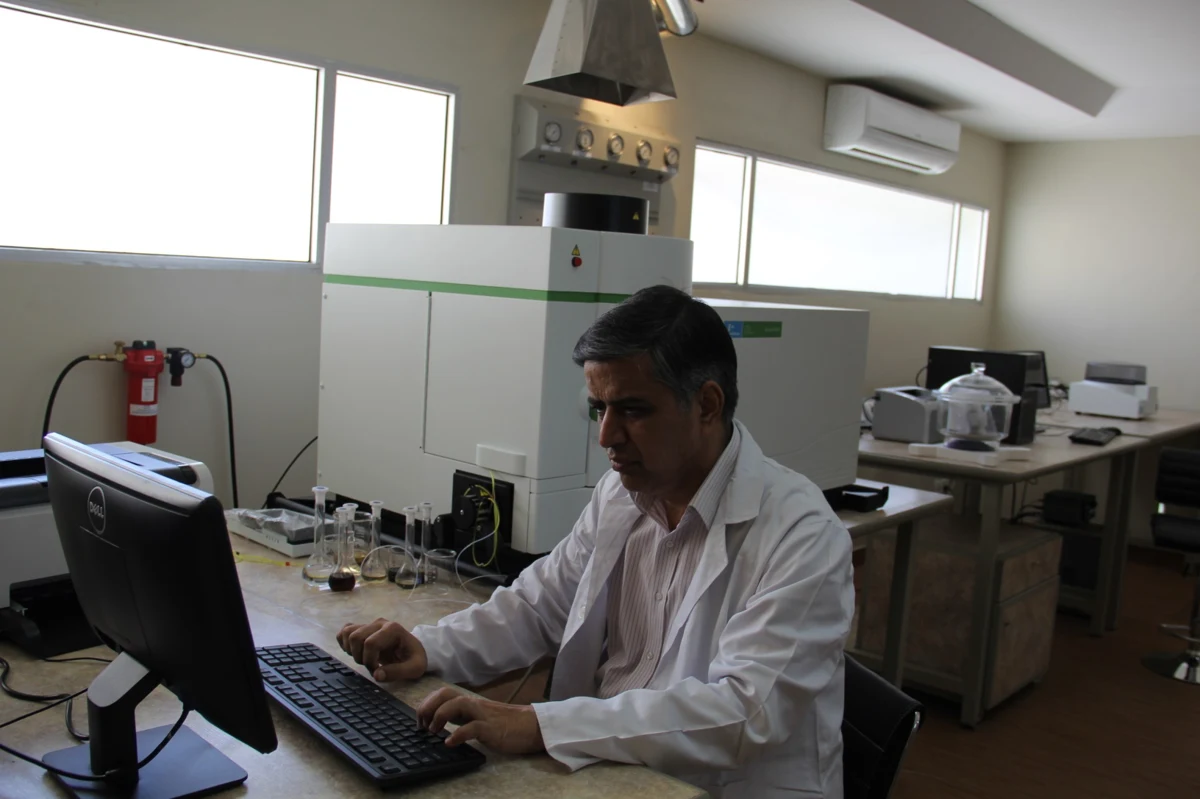 Master Oil laboratory equipment from company quality-control material